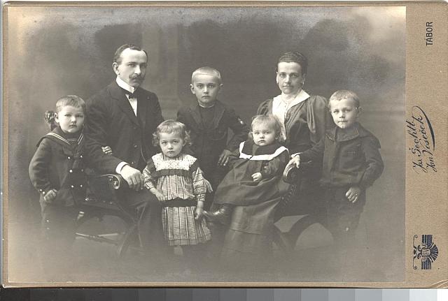 Hervíř s rodinou z Čelkovic   skupina
