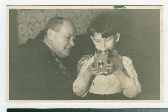 Josef Šechtl s fotoaparátem a Horákem   Šechtlovi,dítě