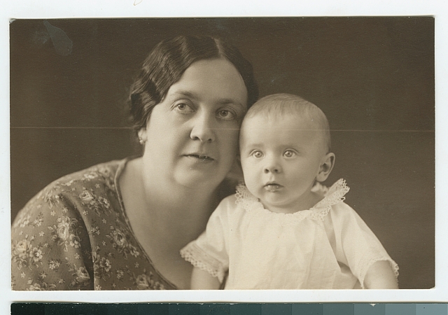 Josef Šechtl s maminkou   postava