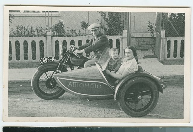 malý Josef Šechtl s Lídou na motorce   dítě