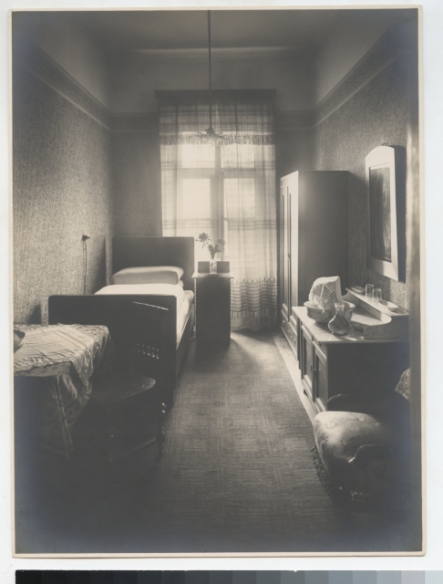 Hotel Grand, pokoj  fotografie zapůjčil Ing. Karel Fink,. Děkujeme na zadní straně 117 zahradní poko... hotel