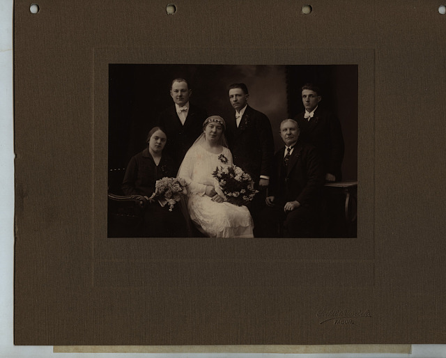Asi rodina Veselého  Naskenováno asi ze zapůjčených fotografií ale nezařazeno do archivu rodina
