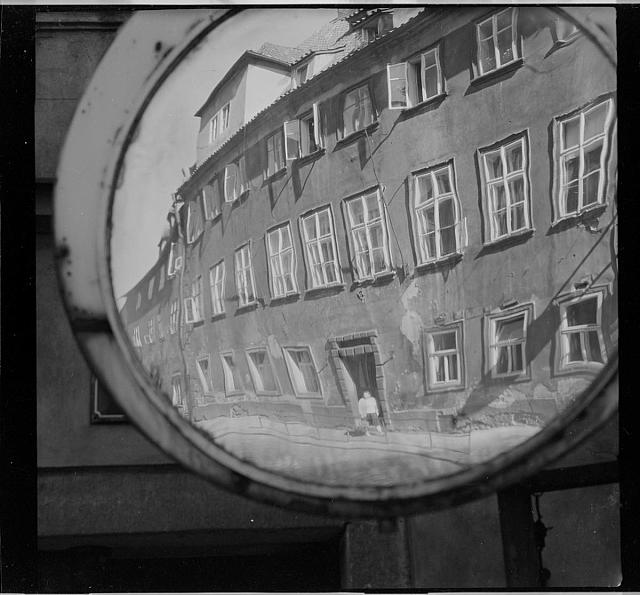 zrcadlo   Praha