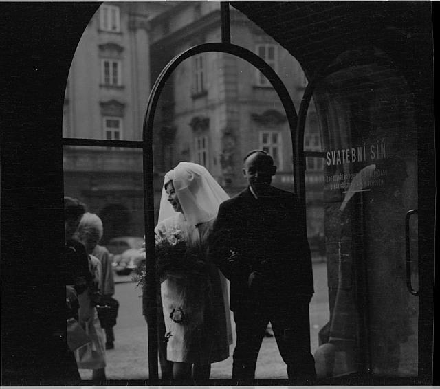 svatba  na obálce zvětšované Praha