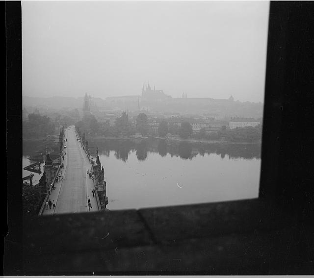 Karlův most  na obálce  -Praha dělat Praha