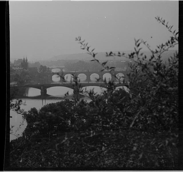 mosty  obálka Praha dělat Praha
