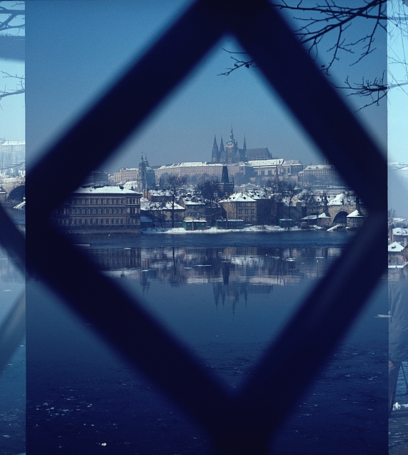 Praha v Zimě  Na obálce: Agfacolor CT18, Praha v zimě Material: Agfa CT18 Praha,Vltava,Karlův most