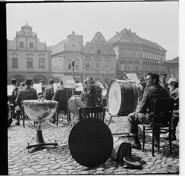 Táborská harfa  Na obálce táborská harfa Tábor,náměstí,hudba