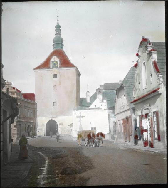 Rynárecká brána z Nádražní ulice,  Rynárecká brána z Nádražní ulice,domy vlevo byly v roce 1911 zbourány a nahrazen... Pelhřimov,brána