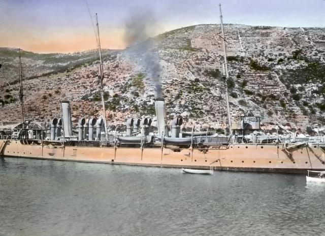 Válečná loď anglická v boce kotorské 1910