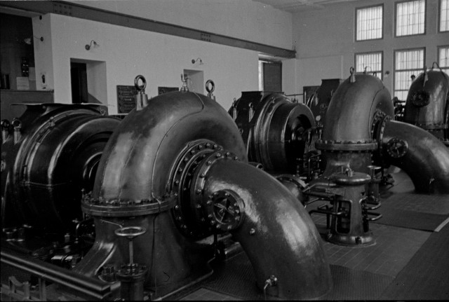 31. - Elektrárna u Sedlické přehrady   přehrada,strojovna,turbina,událost