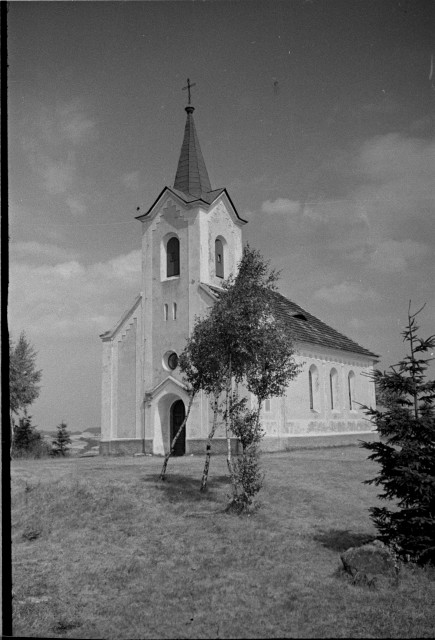Procházka okolo Jistebnice, kostel Máří Magdalény z roku 1861  postaven Ludvíkem Nádherným na místě dřevěného kostelíka Jistebnice