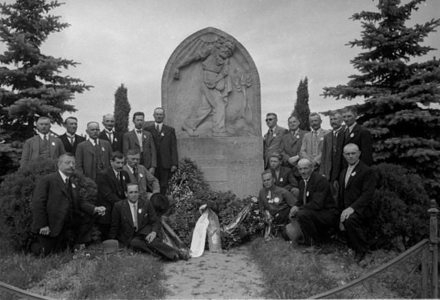 130. - Slavnost na památku Alfonse Šťastného v Padařově za přítomnosti Rudolfa Berana   Padařov,Alfons Šťastný,Beran