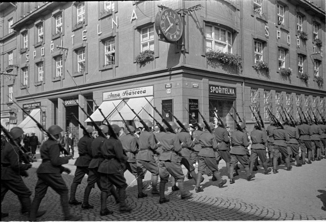 Tábor, 20.9.1936 loučení s 48/II plukem spořitelna  Tábor, vojsko,slavnost