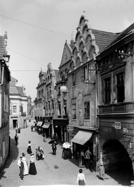 Pražská ulice na začátku 20. století