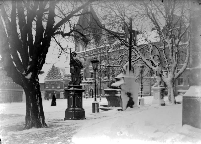  náměstí od kostela s radnicí zimní    náměstí,Tábor,zima