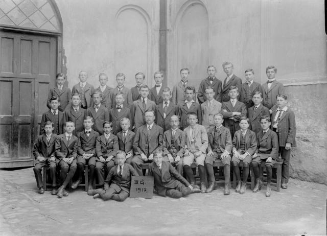 Školní skupina 1917   skupina,škola,chlapci