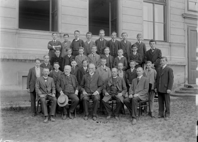 Školní skupina chlapců 3. ročník 1917   skupina,chlapci,škola