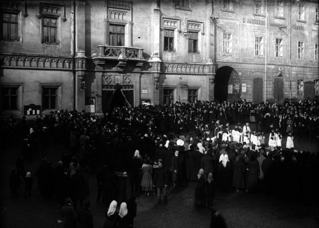 Pohřeb starosty Kotrbelce 1918   Pohřeb starosty Kotrbelce 1918,Tábor,reportáž,náměstí