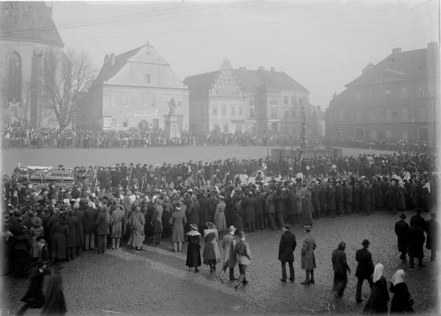 Pohřeb starosty Kotrbelce 1918   Tábor,náměstí,reportáž,pohřeb, starosta, Kotrbelec