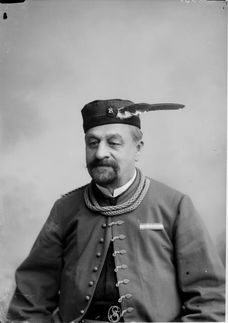 Sokol Setunský   portrét,Sokol,muž