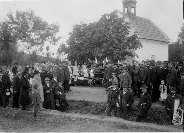 Vlásenice u Pelhřimova  -  hasičská slavnost svěcení stříkačky u kapličky  29.IX.1912.   slavnost,hasiči,vesnice