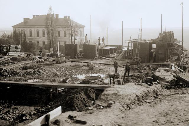 Stavba sokolovny 1904