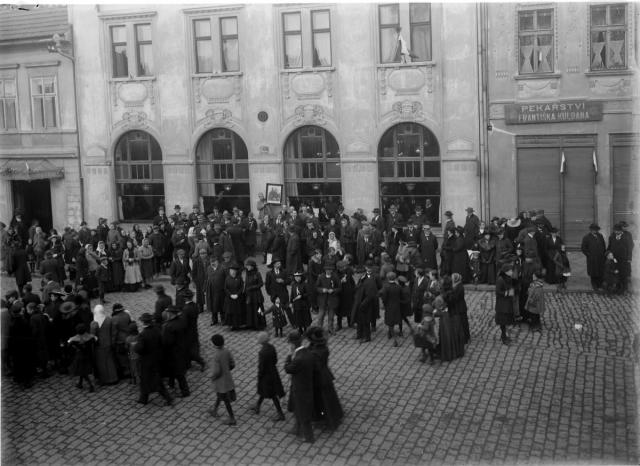 Manifestace 17. 11. 1918 pekařství František Kudlana  Tábor,reportáž,