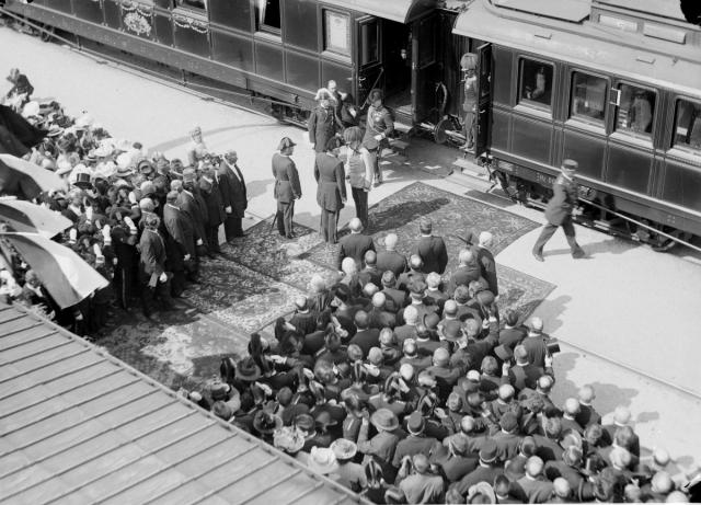 Vítání J.V.císaře Františka Josefa na nádraží Táborském 1901   vlak,Tábor,slavnost,nádraží,císař,František Josef