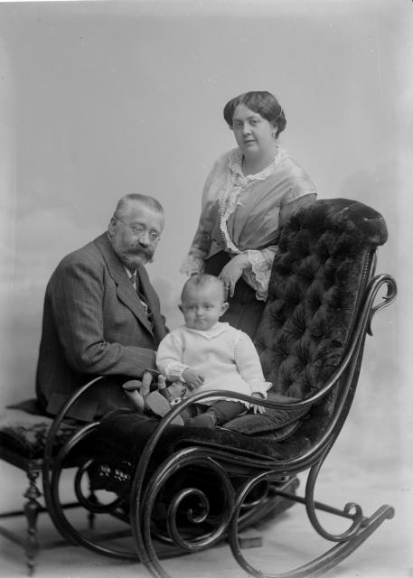 Anna Šechtlová s Liduškou a tatínek   Anna Šechtlová,Lída,Stocký