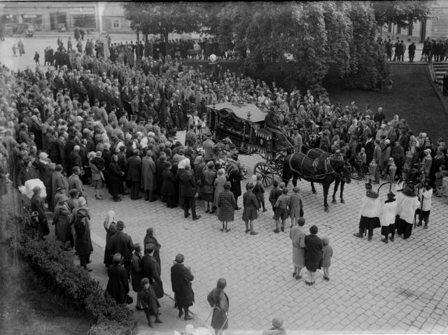 Pohřeb Jarka Posadovský 21. 6. 1928, Budějovická ulice   Tábor,reportáž,pohřeb,Posadovský, Budějovická ulice