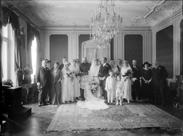 Rohanova svatba salón fotografovaný z hudebního pokoje:  svatba Marie von Hardtmuth a Charlese prince Rohana v roce 1923 v Českých Budějo... Rohan,svatba,Choustník