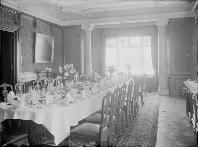  interiéry Hardtmuthovy vily. jídelna  svatba Marie von Hardtmuth a Charlese prince Rohana v roce 1923 v Českých Budějo... Rohan,svatba, Choustník