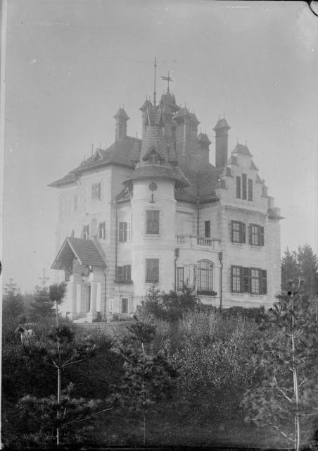 vila Dračí zámek, Poříčí  Zámek byl postaven 1899 podle švýcarského vzoru . Majitel rytmistr Hubatka ho pr... vila