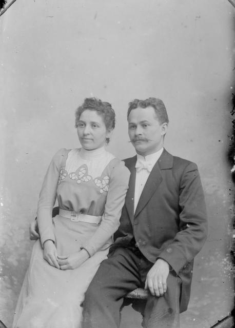 Václava  Nousek a jeho manželka Emanuela  prarodiče p.Václava  Nousek a jeho manželka Emanuela.Foto pochází z roku 1901.Ma... portrét