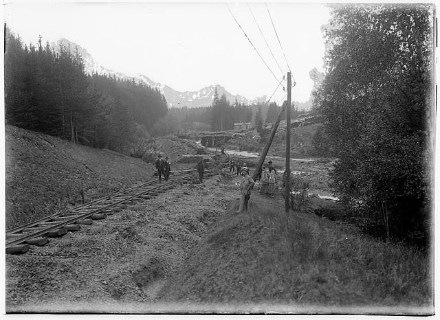 Poškozená trať mezi Pacovem a Obratany 16.5.  na obálce Pacovsko povodeň 10.5.1911 sign 425 inv č.121   katastrofa