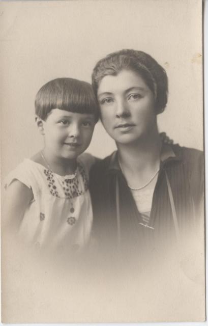 Anna Slabá s dcerou Věrou   Slabá,Tábor,portrét