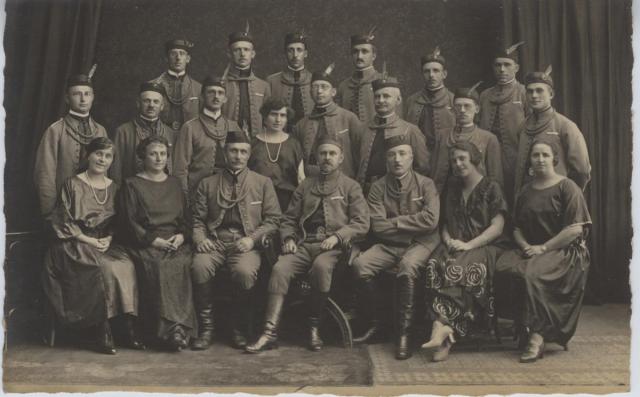 Správní výbor jednoty "Sokol" v Táboře v jubil. roce 40. trvání jednoty - r. 1923   skupina,sokol
