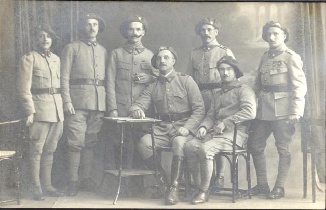Francouzští legionáři, březen 1919  František Šrámek sedí vpravo Legionáři