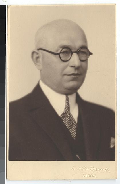 PhDr Adolf Kroupa   k digitalizaci zapůjčil a určil Ing. Jiří Kroupa Adolf Kroupa,portrét
