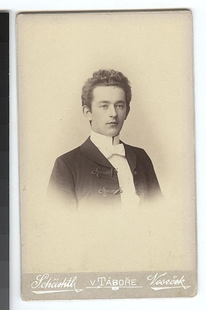 Adolf Kroupa 10.7.1899  k digitalizaci zapůjčil a určil Ing. Jiří Kroupa portrét