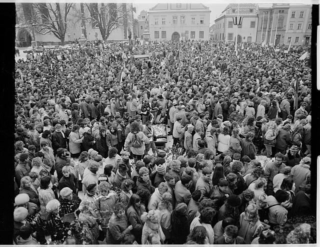 listopad 1989   manifestace,Tábor,náměstí