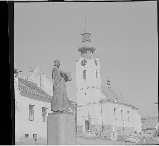 Jan Hus v Husinci   kostel,socha,Husinec