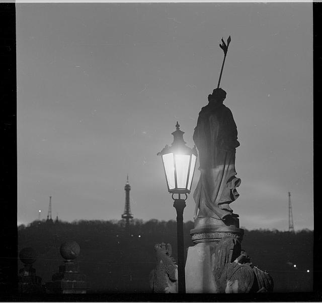lampa a Petřín   Praha