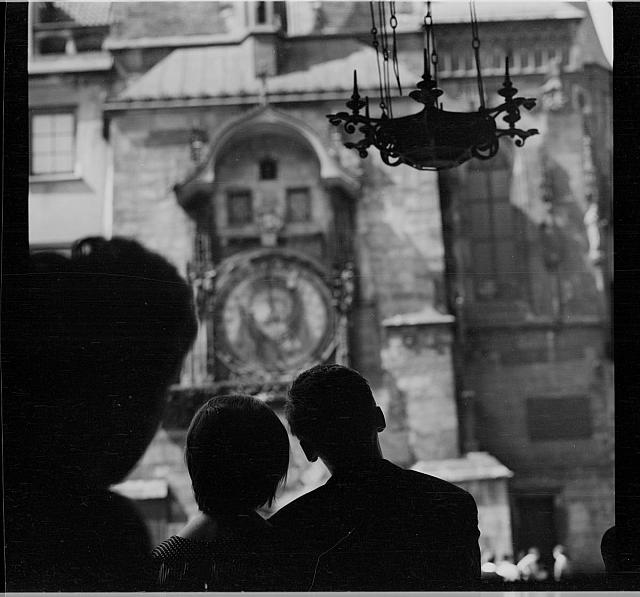 orloj  na obálce  -Praha dělat Praha