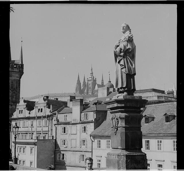 Praha Malá Strana  na obálce zvětšované Praha