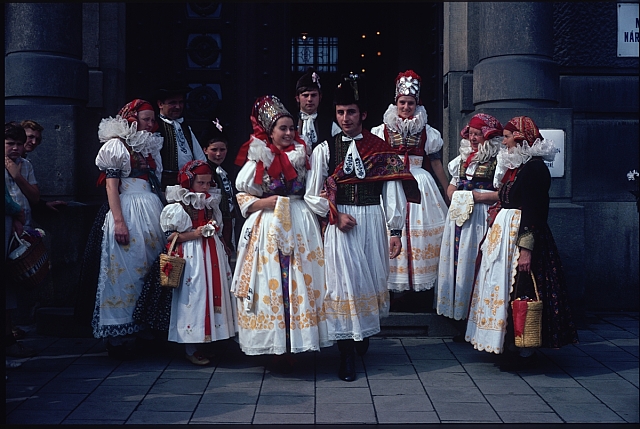 Svatba na Hané (Prostějov)  Na paspartě: Svatba na Hané /Prostějov/ (C) M. J. ŠECHTLOVI, TÁBOR - ČSSR svatba,kroj