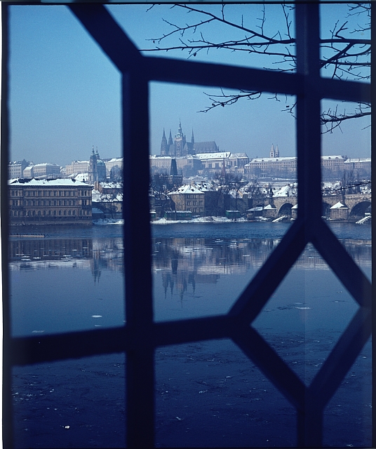 Praha v Zimě  Na obálce: Agfacolor CT18, Praha v zimě Material: Agfa CT18 Praha,Vltava,Karlův most