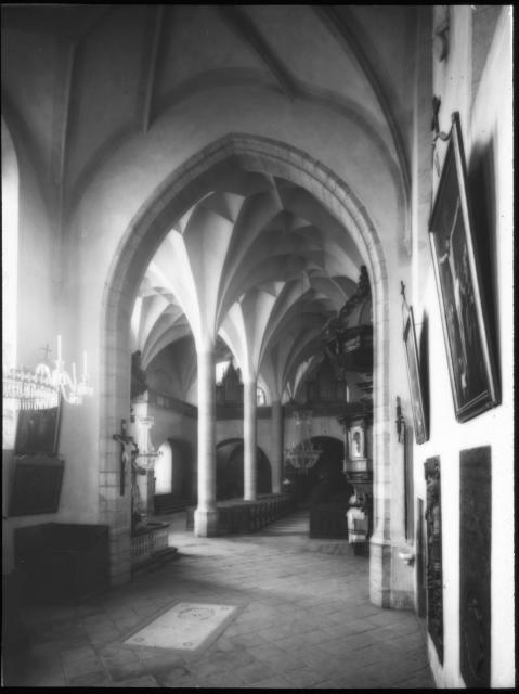 Dvoulodní kostel se sklípkovou klenbou, Minoritský kostel v Bechyni   určil  Pavel Karbusický Bechyně,kaple,sklípková klenba,dvoulodní,klášter