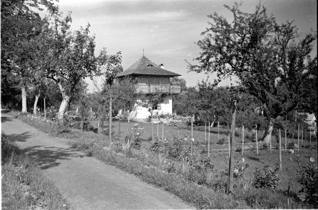 Letohrád. Pelhřimov Msg. P. Vaňka (in Czech), keywords: garden, landscape, Monsignor Vaňek film 1 garden, landscape, Monsignor Vaňek